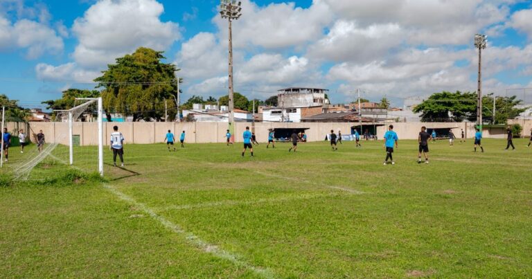 gremio-realiza-peneira-com-cerca-de-100-jovens-atletas-em-lauro-de-freitas