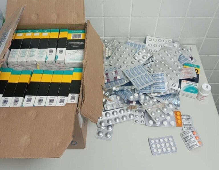 homem-e-preso-com-contrabando-de-remedios-controlados-e-arma-de-choque-em-feira-de-santana
