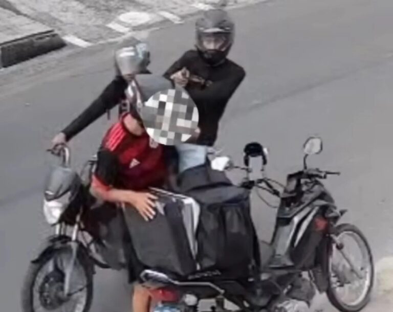 pm-recupera-motocicleta-de-entregador-roubada-durante-assalto-em-feira;-veja-video-de-crime