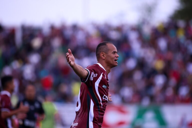 deu-touro!-fluminense-de-feira-vence-o-feira-fc-e-volta-a-elite-do-baianao-apos-cinco-temporadas