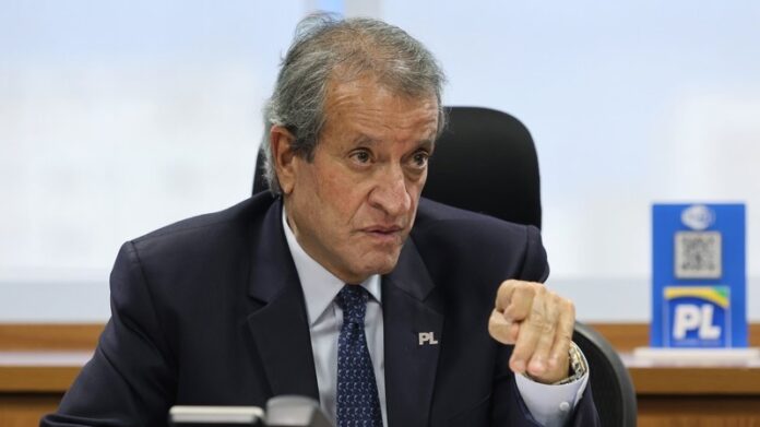 valdemar-da-costa-neto-critica-tarifaco-de-trump-ao-brasil-e-chama-decisao-de-“loucura”