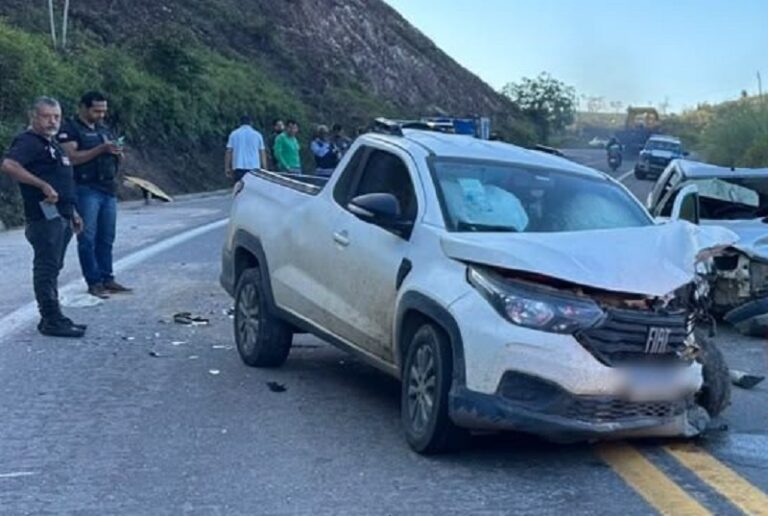 acidente-entre-dois-carros-na-br-101-provoca-a-morte-de-jovem-de-23-anos-em-eunapolis
