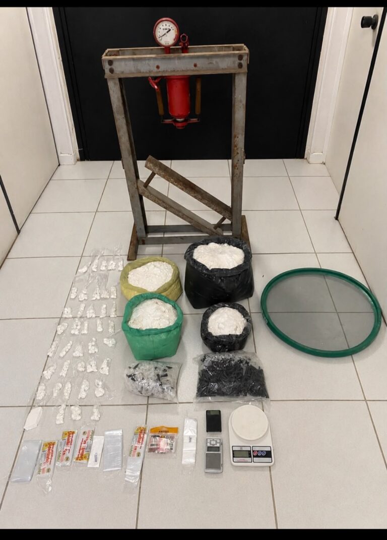 policia-militar-desarticula-laboratorio-de-drogas-em-conjunto-habitacional-de-feira-de-santana
