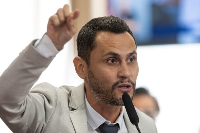 cleitinho-pode-trocar-de-partido-para-disputar-governo-em-minas-gerais