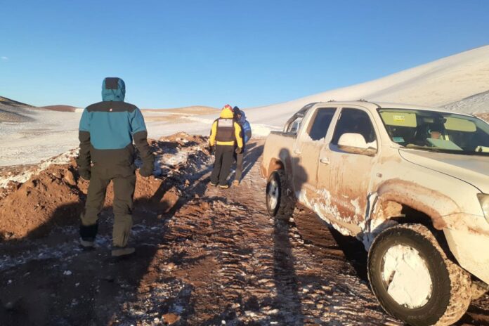 mais-de-100-turistas-ficam-ilhados-pela-nevasca-na-argentina
