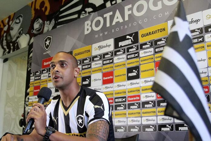 ventania-no-rio-deixa-ex-jogador-do-botafogo-morto-apos-queda-de-muro