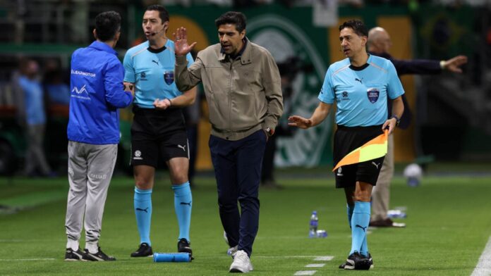 abel-defende-arbitragem-polemica-contra-o-vitoria:-“seguiu-a-regra”
