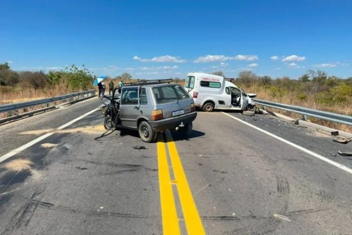 idoso-morre-apos-colisao-entre-carro-e-ambulancia-da-prefeitura-no-oeste-baiano