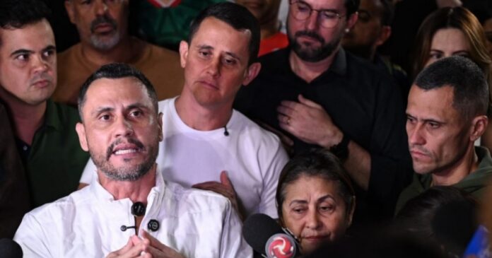 cleitinho-critica-decisao-do-partido-e-anuncia-candidatura-ao-governo-mg