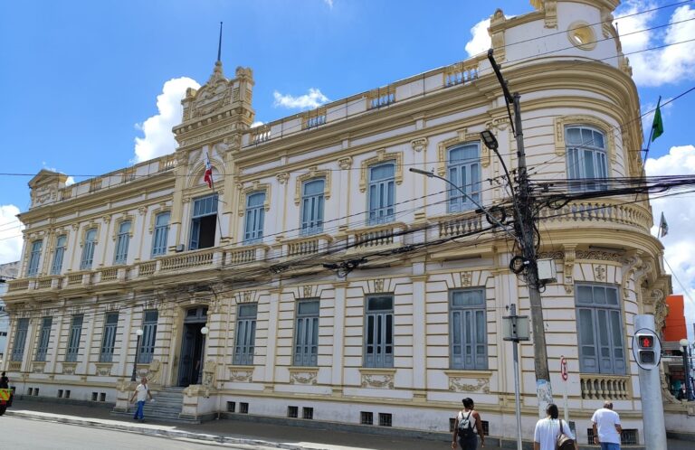 prefeitura-de-feira-convoca-aprovados-em-concurso-publico;-confira-cargos