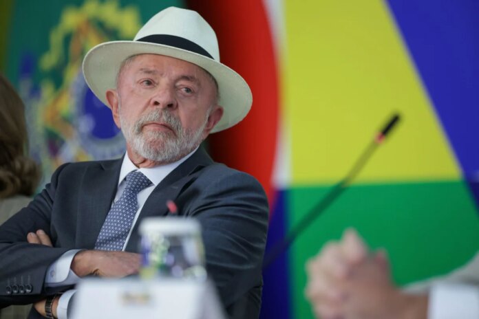 pt-acusa-flavio-de-usar-ia-em-rede-de-desinformacao-contra-lula,-segundo-o-tse