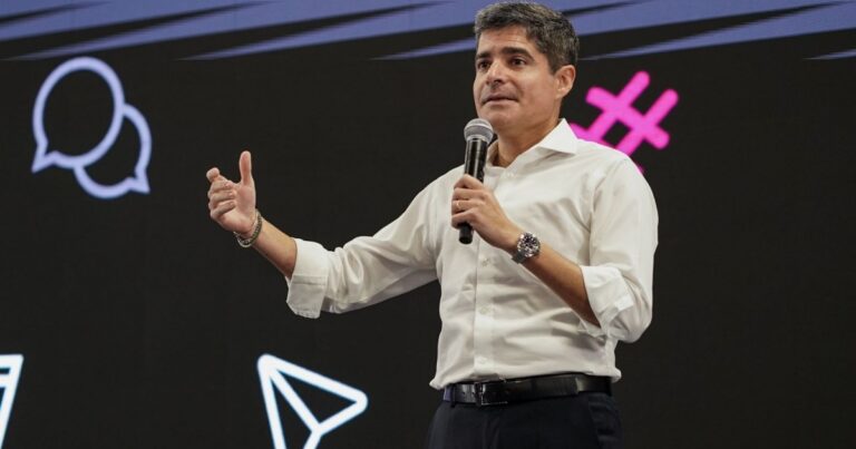 acm-neto-formaliza-candidatura-na-justica;-patrimonio-dobra-ante-2022