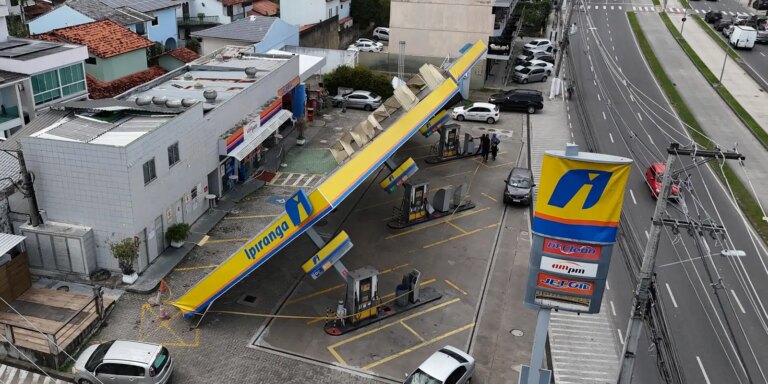 policia-investiga-morte-de-tres-eletrocutados-apos-ventania-no-rio