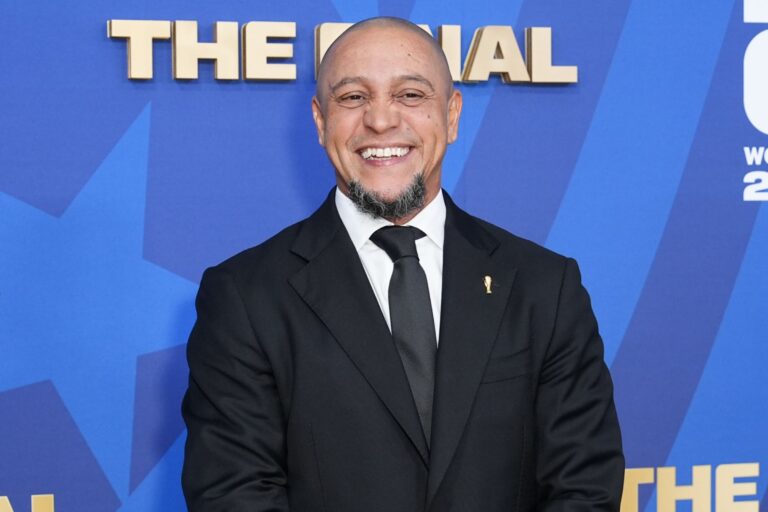roberto-carlos-se-desculpa-com-a-torcida-do-palmeiras-por-ter-atuado-no-corinthians
