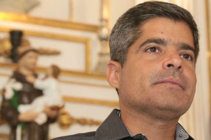 acm-neto-se-declara-branco-ao-tse-apos-a-polemica-de-quatro-anos