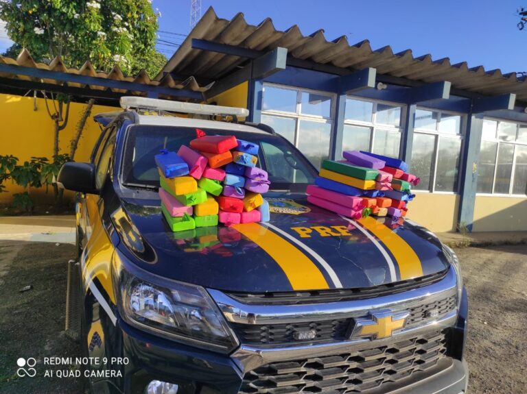 prf-apreende-47,7-quilos-de-maconha-em-onibus-de-turismo-durante-passagem-por-feira