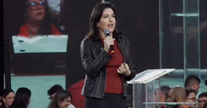 em-convencao-do-pt,-simone-tebet-chama-flavio-bolsonaro-de-“golpista”-como-o-pai