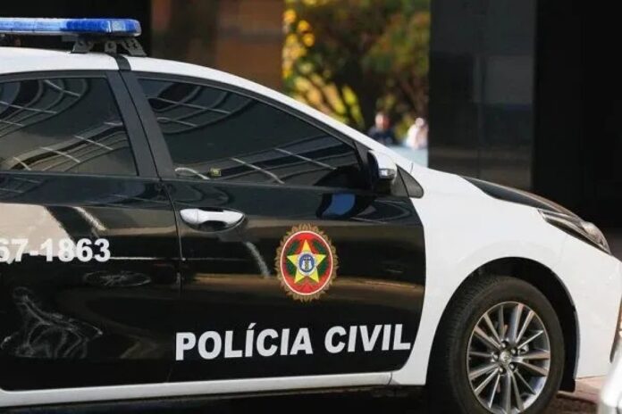 criminosos-armados-em-carro-passam-atirando-e-matam-tres-pessoas-no-rj