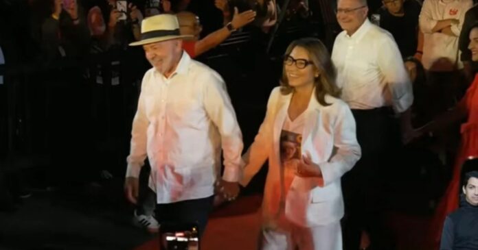 “quem-bate-em-mulher-nao-vota-em-mim”,-diz-lula-em-convencao-que-oficializa-sua-reeleicao