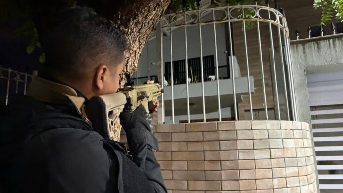 policia-prende-em-mato-grosso-homem-condenado-por-roubo-e-sequestro-no-interior-baiano