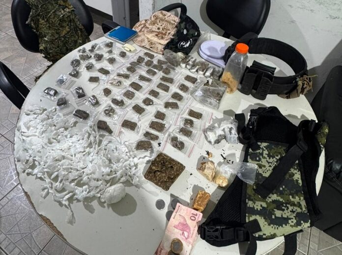 suspeitos-fogem-apos-tiroteio-com-a-pm-no-bugia;-mais-de-1-kg-de-drogas-foram-apreendidos-em-alcobaca