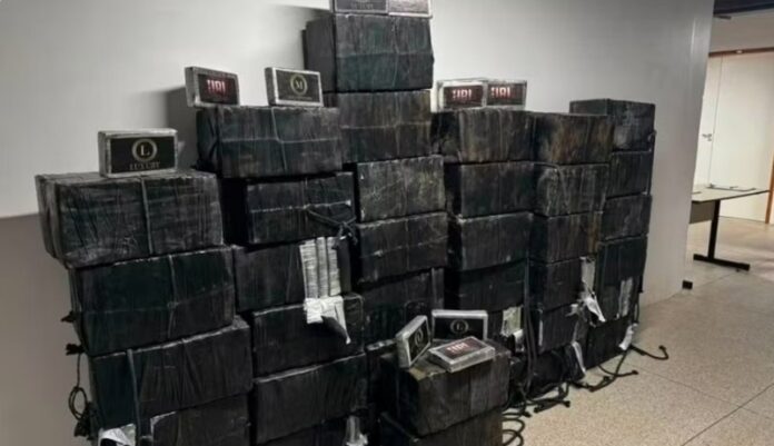 operacao-policial-resulta-na-detencao-de-nove-suspeitos-e-na-apreensao-de-uma-tonelada-de-cocaina
