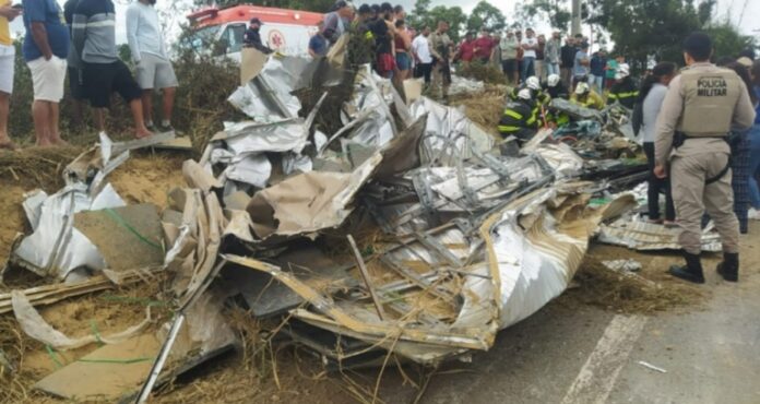 tres-mortos-em-acidente-entre-maracas-e-lajedo-do-tabocal,-bahia