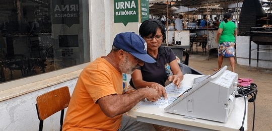 tre-ba-capacita-eleitores-em-salvador-sobre-urna-eletronica