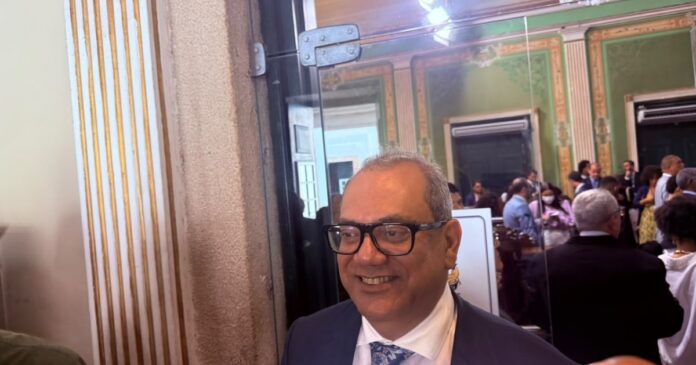carlos-muniz-afirma-definir-apoio-a-2026-ate-quarta-feira