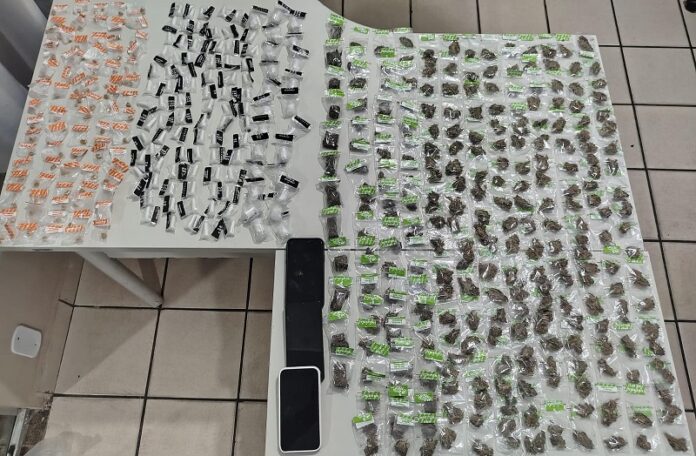 posto-da-mata,-nova-vicosa:-tres-adolescentes-sao-apreendidos-com-mais-de-400-porcoes-de-drogas