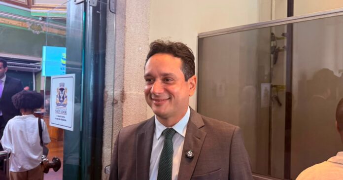 andre-fraga-ve-tentativa-de-impedimento-da-sua-candidatura-como-“golpe”-e-“perseguicao-politica”