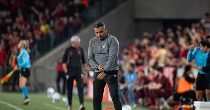 jair-promete-postura-ofensiva-do-vitoria-no-jogo-de-volta-contra-o-athletico-pr;-“vamos-para-cima-desde-o-primeiro-minuto”