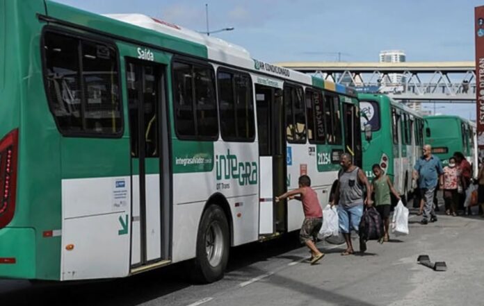 salvador-e-rms-registram-reducao-de-78%-nos-roubos-a-onibus-em-julho