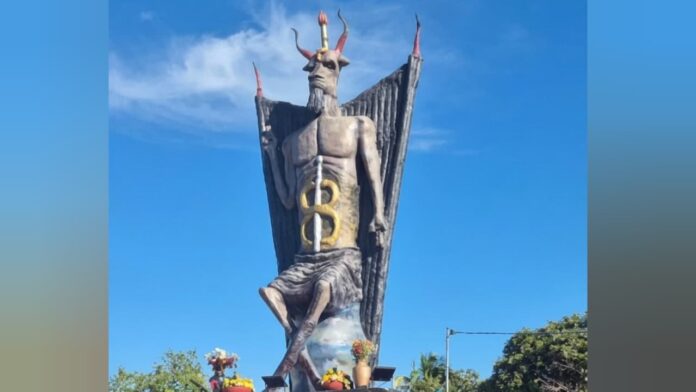 estatua-de-11-metros-do-diabo-e-erguida-no-ce;-cristaos-reagem