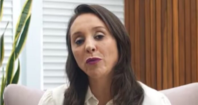 podemos-adota-neutralidade-e-fecha-portas-a-flavio-bolsonaro;-renata-abreu-rejeita-vaga-de-vice