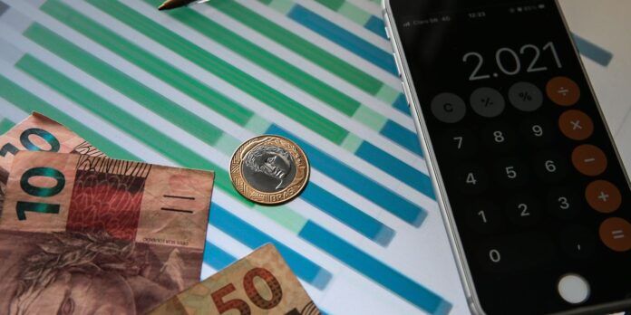 mercado-reduz-projecao-da-selic-para-2026-pela-1a-vez-desde-marco