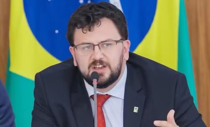 ex-chefe-de-gabinete-de-lula-pede-afastamento-da-campanha-apos-revelacao-de-emprestimo-com-lobista
