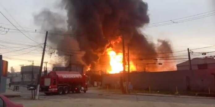 prefeitura-fecha-perimetro-ao-redor-de-fabrica-incendiada-em-sp