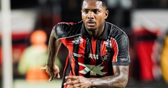 caca-mobiliza-a-torcida-do-vitoria-para-decisao-contra-o-athletico-pr-e-promete-raca-ate-o-fim
