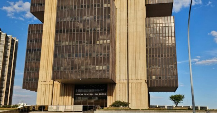 banco-central-reduz-juros-em-0,25-pp.-e-selic-cai-para-14%-ao-ano