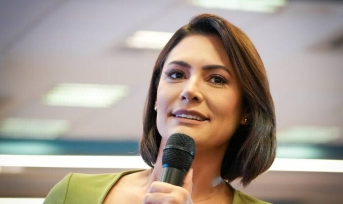 senado-no-df:-michelle-bolsonaro-fica-em-segundo-lugar,-leila-do-volei-lidera-a-corrida