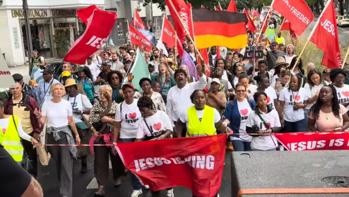 marcha-para-jesus-atrai-milhares-de-fieis-de-varias-igrejas-em-berlim