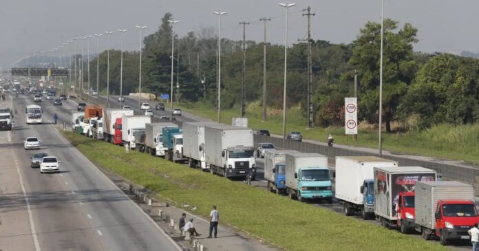 nova-lei-fixa-piso-minimo-para-frete-de-cargas-no-brasil