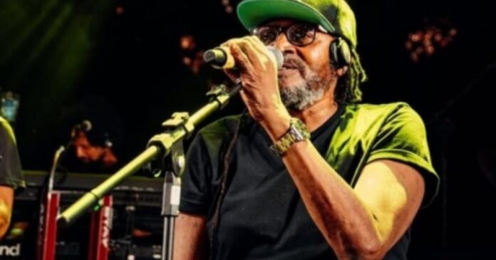 edson-gomes-retoma-compromissos-apos-internacao;-reggaeman-tera-show-em-salvador