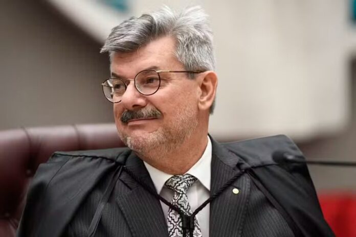 stj-condena-ministro-marco-buzzi-por-importunacao-sexual-e-assedio,-abrindo-caminho-para-a-perda-do-cargo