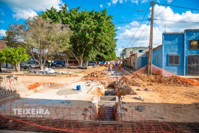 drenagem-se-amplia-em-santo-antonio;-distrito-avanca-rumo-a-nova-etapa-de-pavimentacao,-segundo-a-prefeitura-de-teixeira-de-freitas-(ba)
