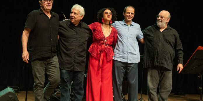 caetano-veloso-apresenta-selecao-de-cancoes-em-show-exclusivo-da-tv-brasil