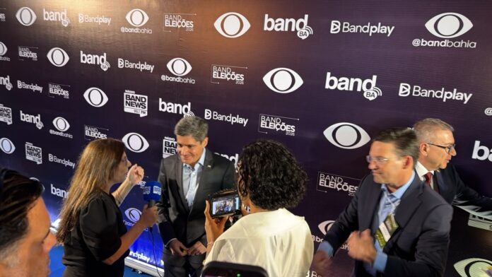 acm-neto-chega-primeiro-ao-debate-da-band-entre-candidatos-ao-governo-da-bahia-neste-domingo