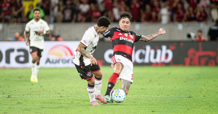 flamengo-vence-vitoria-e-vitoria-permanece-sem-vencer-no-brasileirao