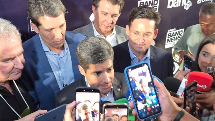 apos-1o-debate,-neto-faz-balanco-positivo-e-nega-uso-de-ia-no-governo
